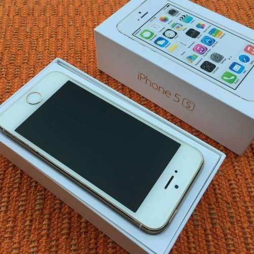 Iphone 5s with a box and accessories